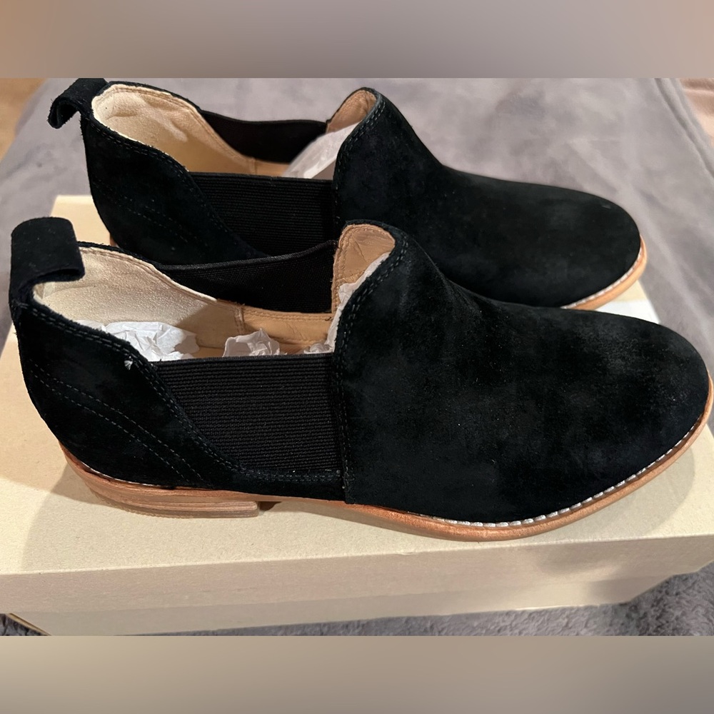 BNIB Clark’s Edenvale Page Slip Ons. Size 8.5. Black Suede